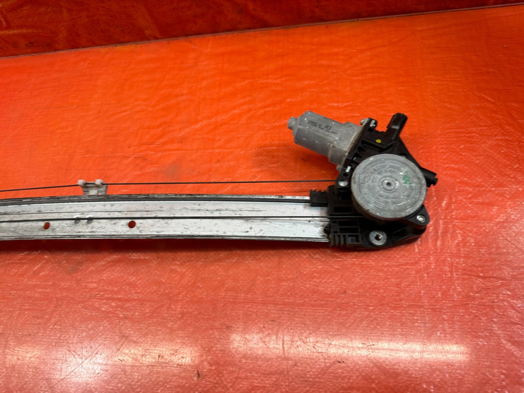 08 12 HONDA ACCORD SEDAN RIGHT FRONT   WINDOW REGULATOR W/ MOTOR   OEM #2392