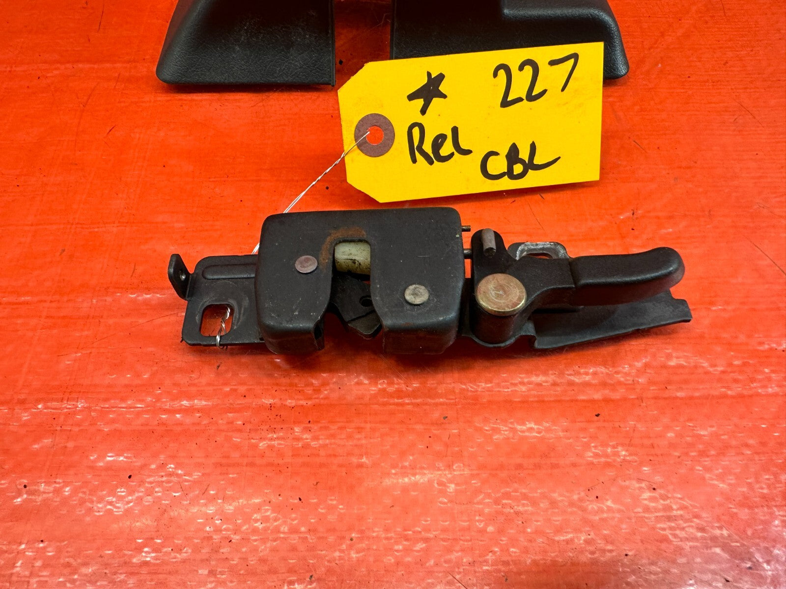 93 97 HONDA DEL SOL   TARGA TOP CATCH RELEASE W/ PLASTIC TRIM   OEM #2271