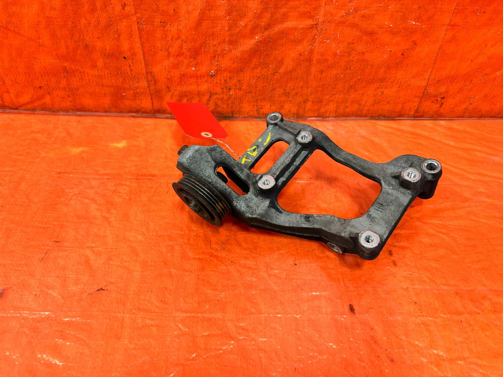 95 97 TOYOTA TACOMA   2RZ FE 2.4L   AC COMPRESSOR BRACKET   OEM5