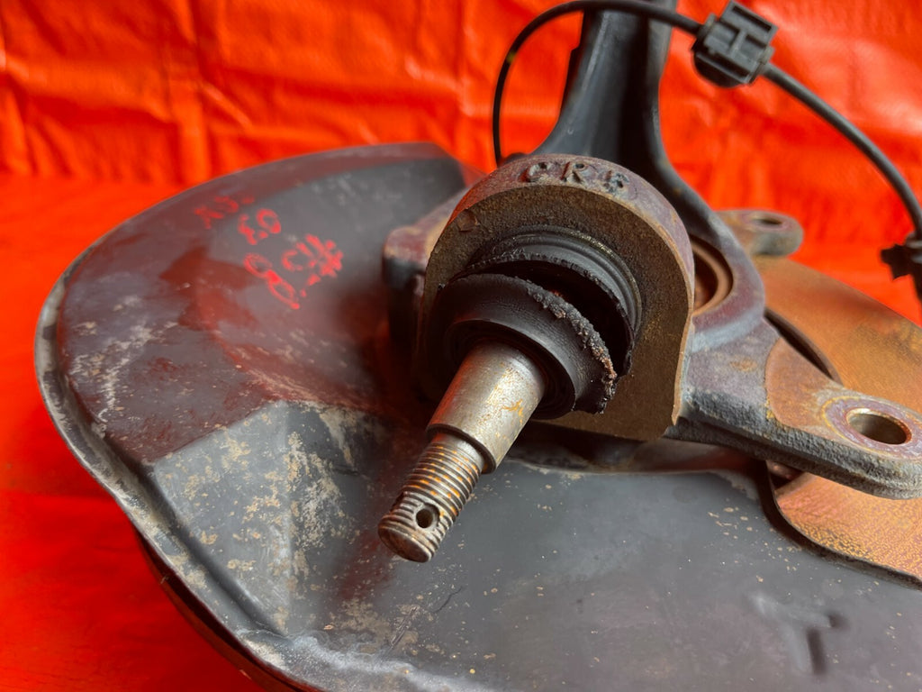 02 04 HONDA CR V CRV   4WD ONLY   PASSENGER RIGHT FRONT SPINDLE KNUCKLE HUB OE10