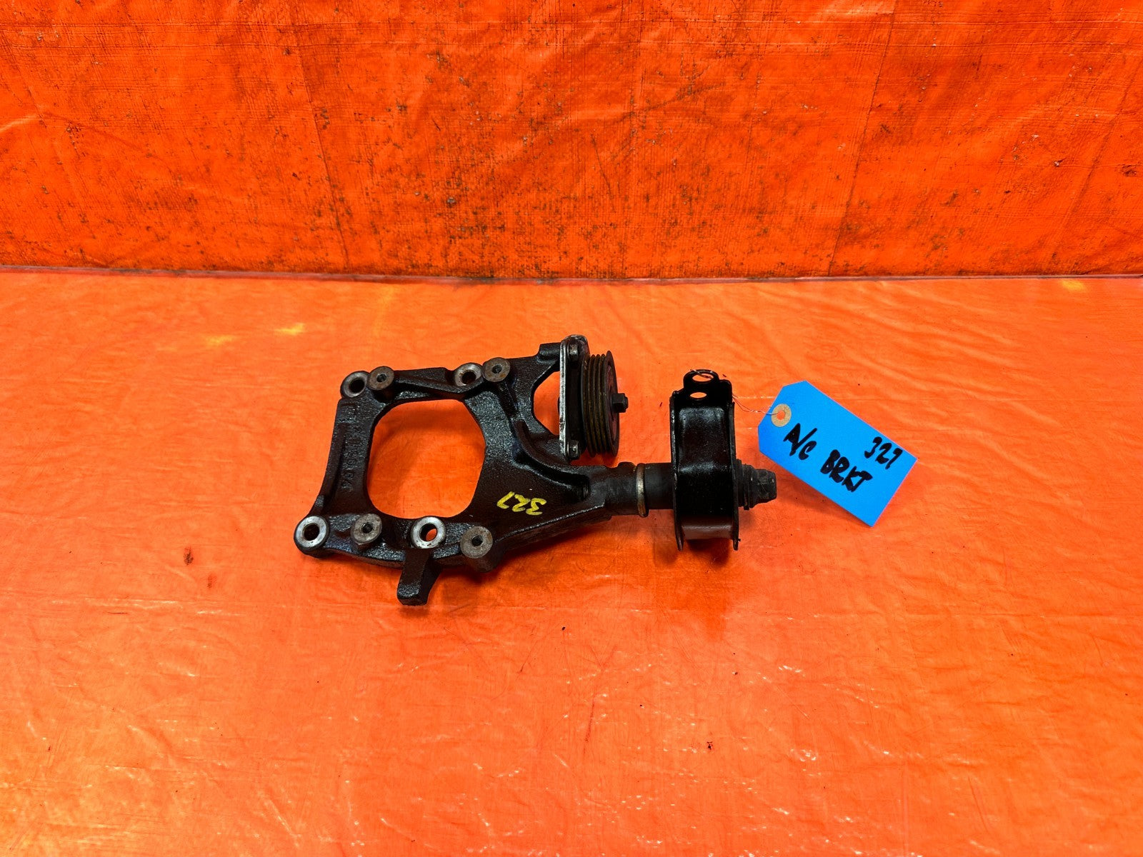 92 95 HONDA CIVIC   D SERIES D15 D16   AC COMPRESSOR BRACKET   OEM #3270