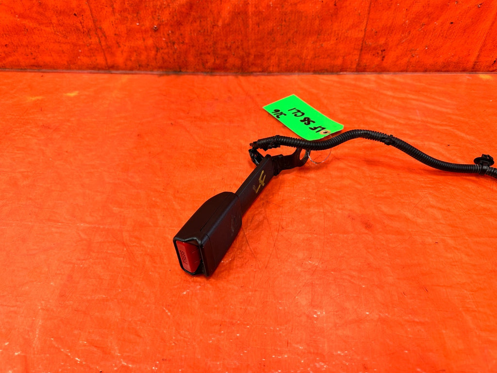 14 23 INFINITI Q50   DRIVER LEFT FRONT SEAT BELT BUCKLE CLIP   OEM 3161