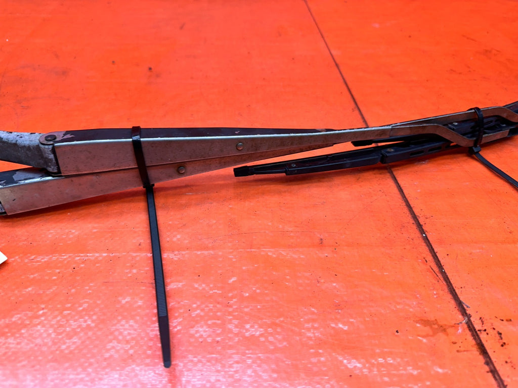 94 01 ACURA INTEGRA FRONT WINDSHIELD WIPER ARM SET OEM #3315