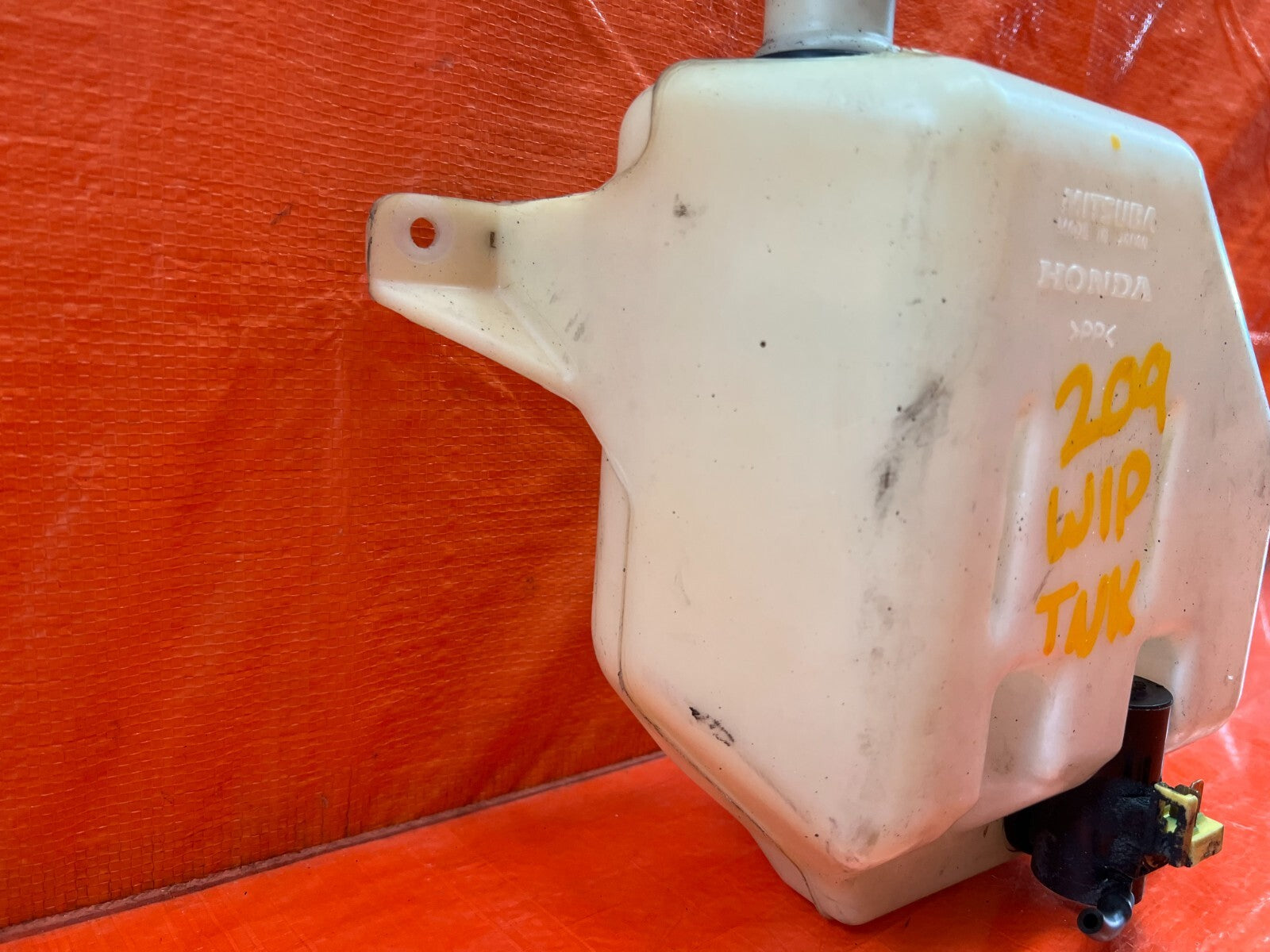 04 08 ACURA TSX   WINDSHIELD WIPER RESERVOIR TANK W/ MOTOR   OEM FACTORY #2098