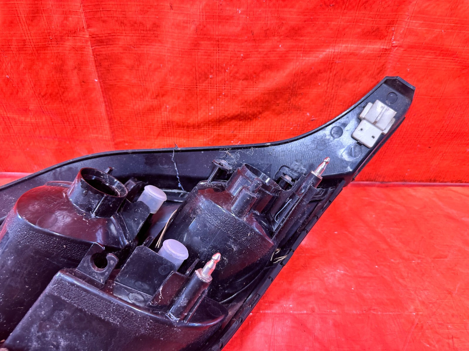 02 05 LEXUS SC430   DRIVER LEFT TAIL LIGHT TAIL LAMP   OEM FACTORY #28810