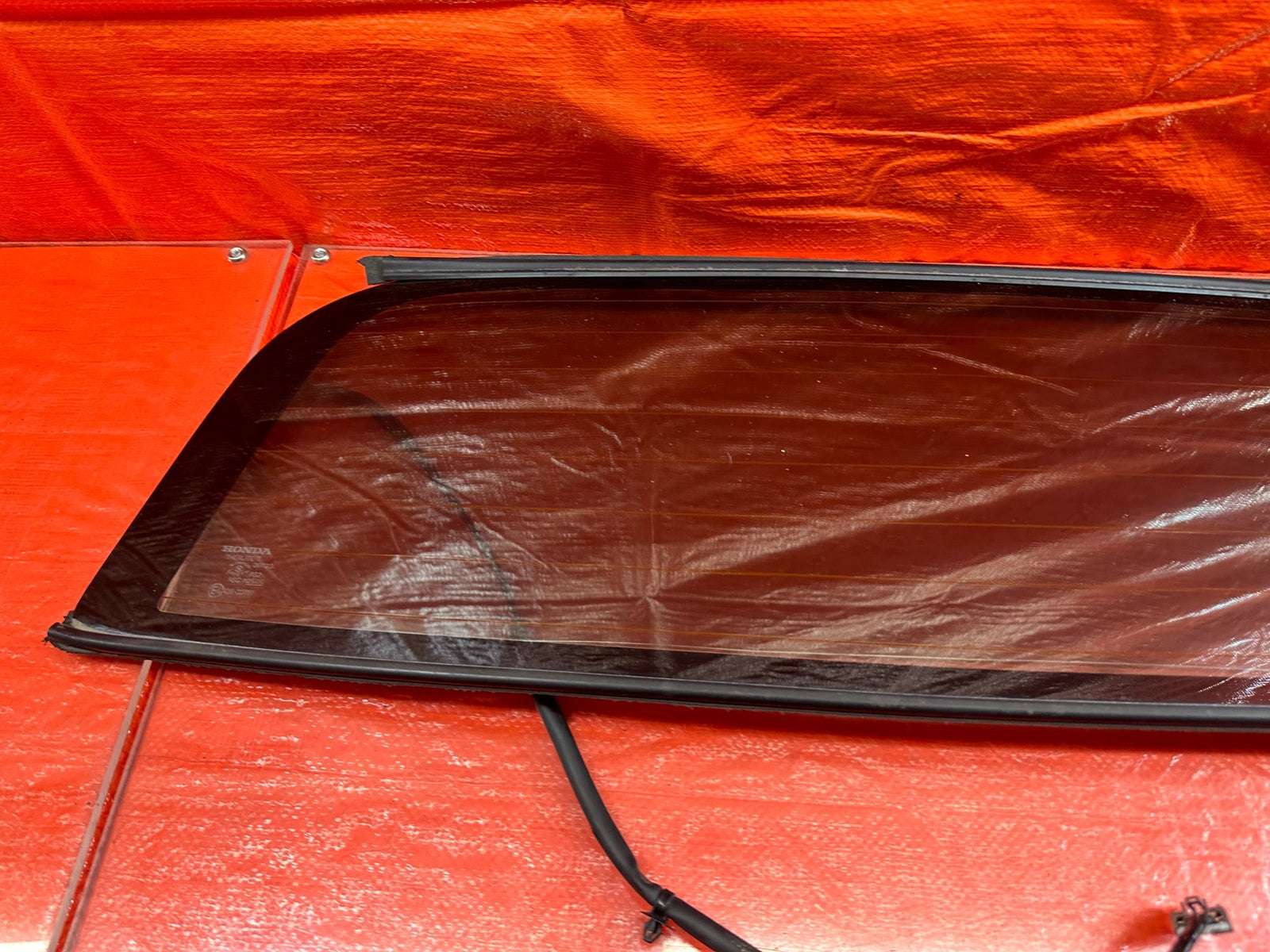 02 09 HONDA S2000   REAR SOFT TOP GLASS WINDOW W/ HONDA LOGO   OEM FACTORY #1979