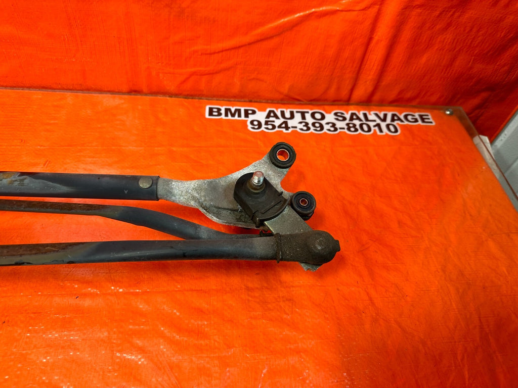 00 05 TOYOTA CELICA GT & GT S   WINDSHIELD WIPER MOTOR W/ LINKAGE   OEM OE #2504