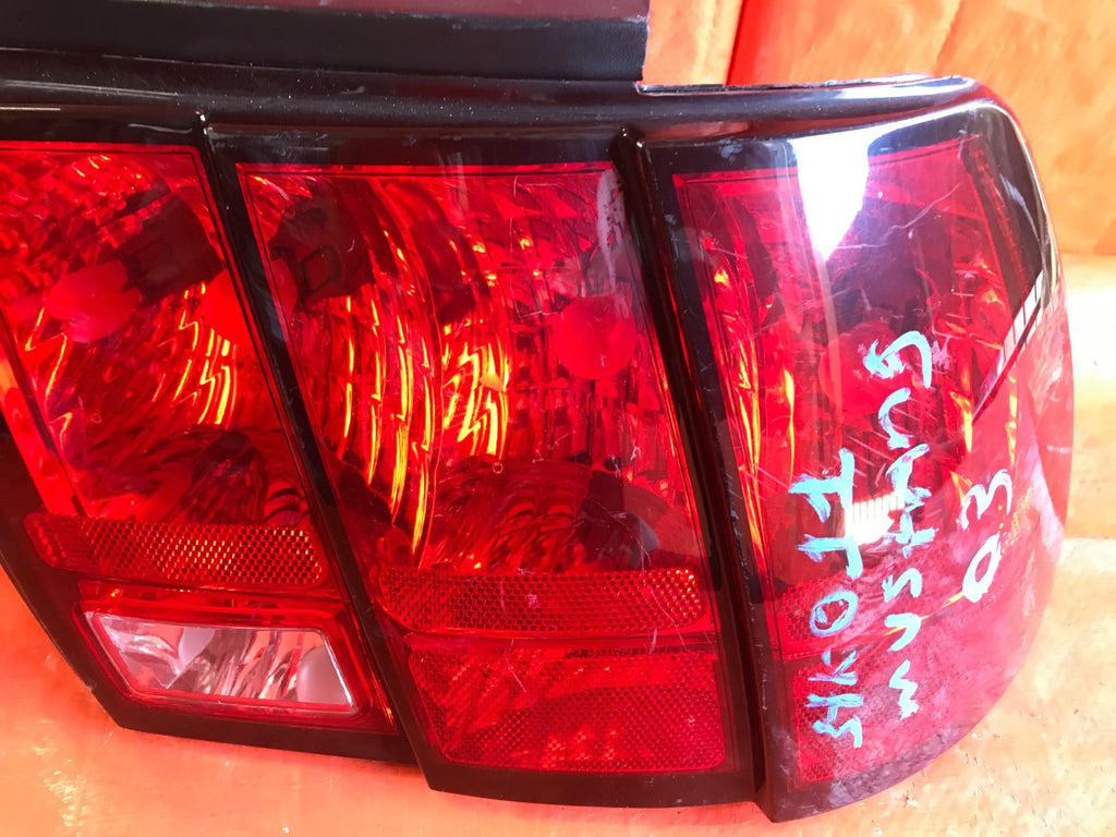 OEM 2003 03 FORD MUSTANG PASSENGER RIGHT TAIL LIGHT LAMP R RH3