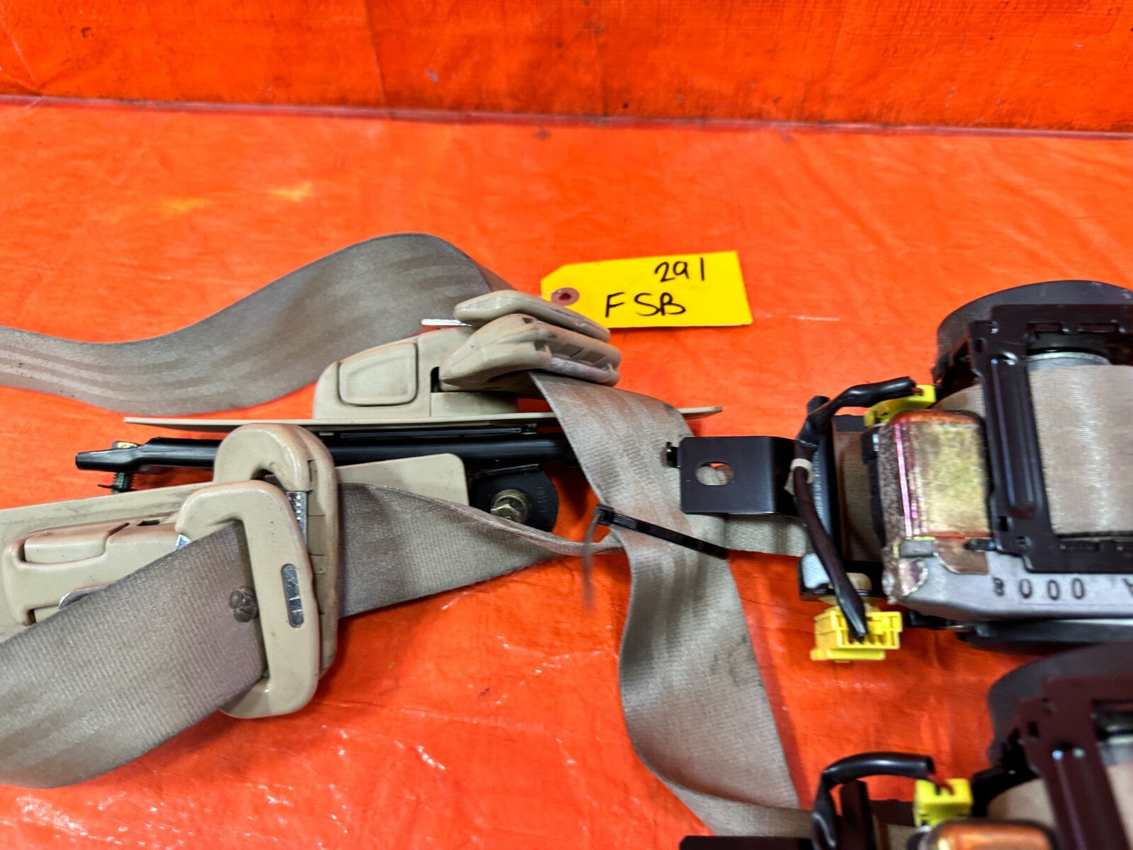 04 05 ACURA TSX   LEFT & RIGHT FRONT SEAT BELTS   TAN COLOR   OEM FACTORY #2912