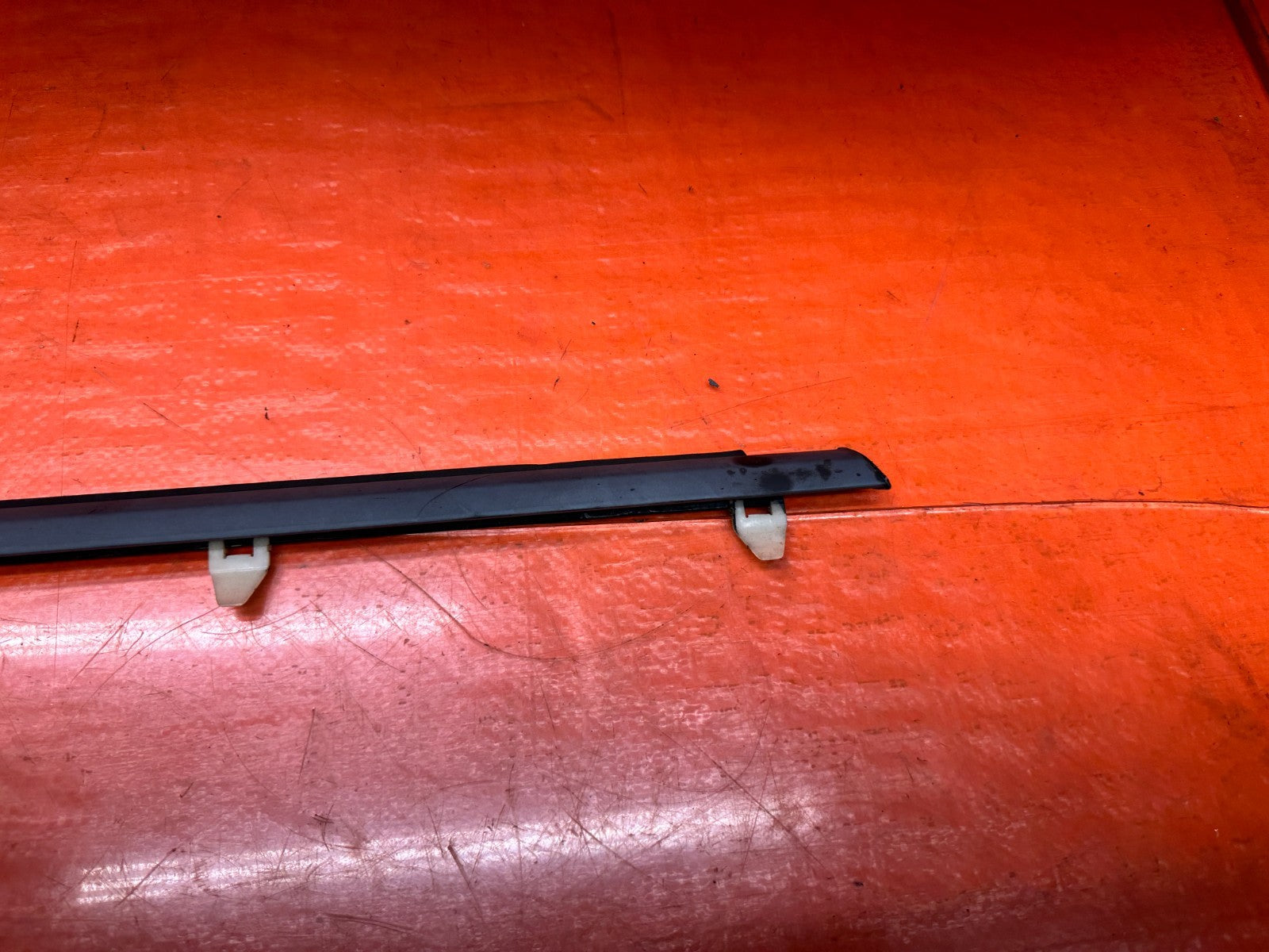 97 01 HONDA PRELUDE 2.2L DRIVER LEFT FRONT DOOR WINDOW GLASS TRIM MOLDING OEM #37
