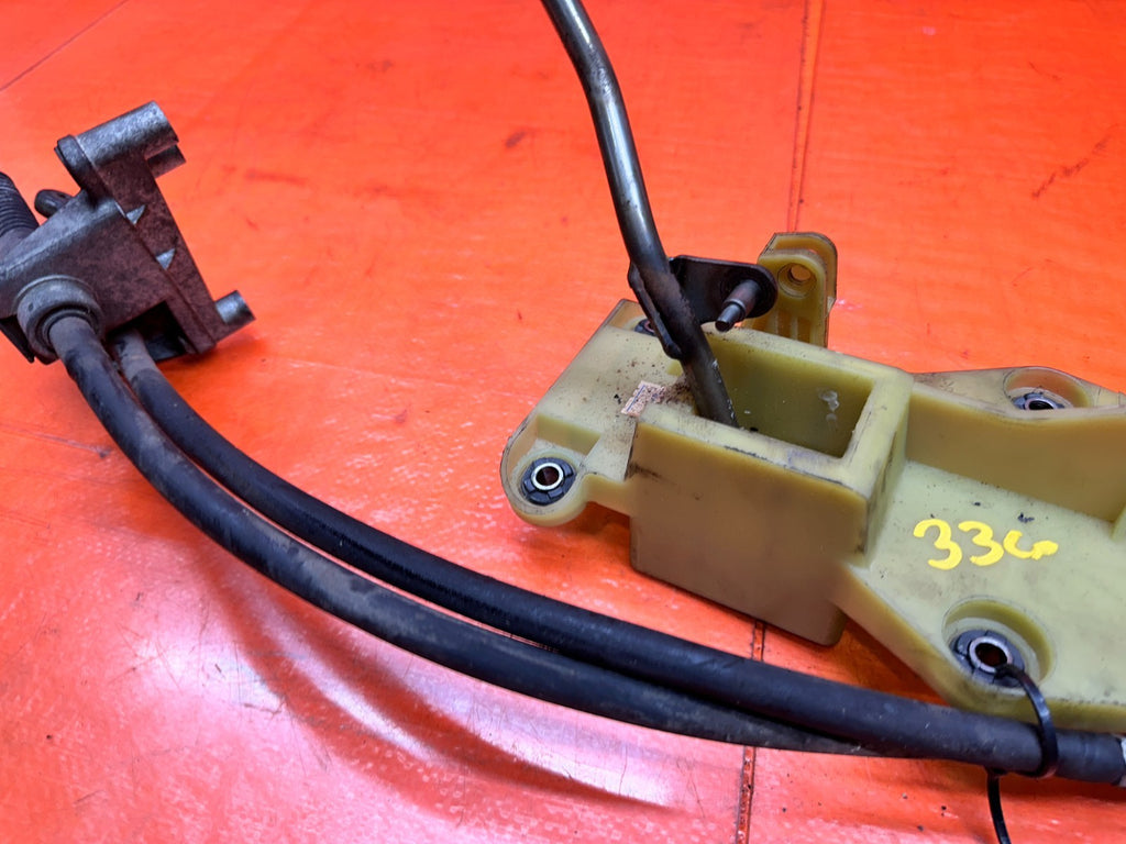 97 01 HONDA PRELUDE 2.2L MT MANUAL SHIFTER BOX BASE WITH SHIFT CABLES OEM #33613
