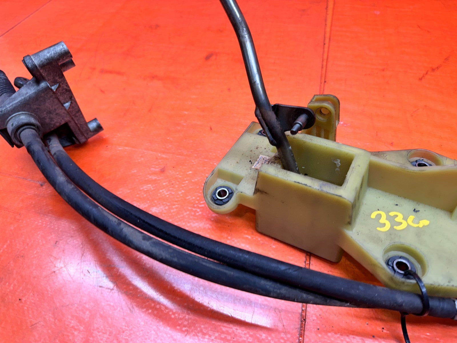 97 01 HONDA PRELUDE 2.2L MT MANUAL SHIFTER BOX BASE WITH SHIFT CABLES OEM #33613