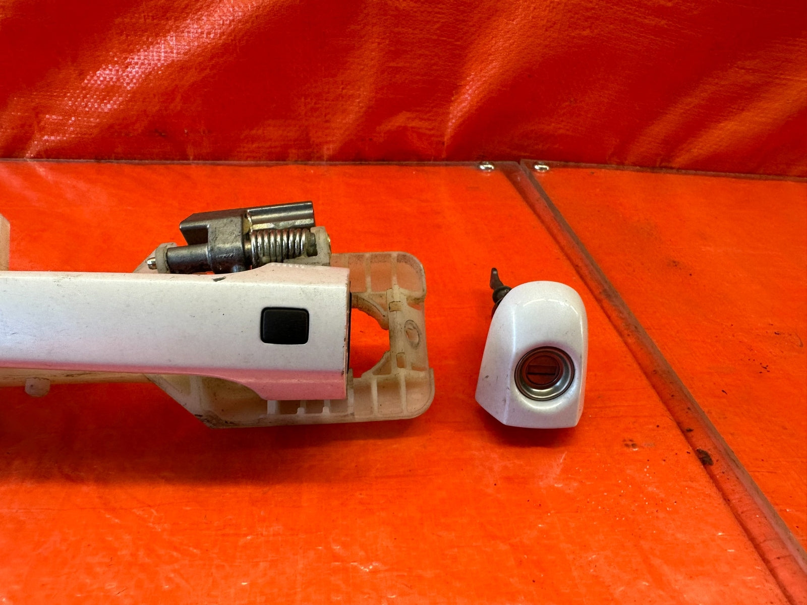 14 16 HYUNDAI GENESIS COUPE   LEFT EXTERIOR DOOR HANDLE   W/ SMART KEY   OEM 2195