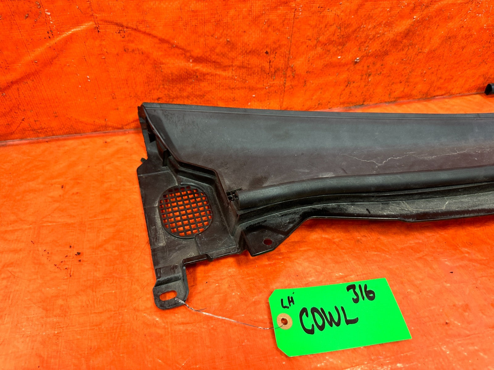 14 20 INFINITI Q50 Q60   RIGHT   WINDSHIELD WIPER COWL TRIM PLASTIC   OEM #3161