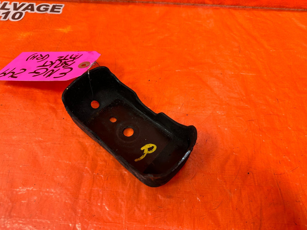 95 04 TOYOTA TACOMA   4 CYL   PASSENGER RIGHT MOTOR MOUNT BRACKET   OEM #2494