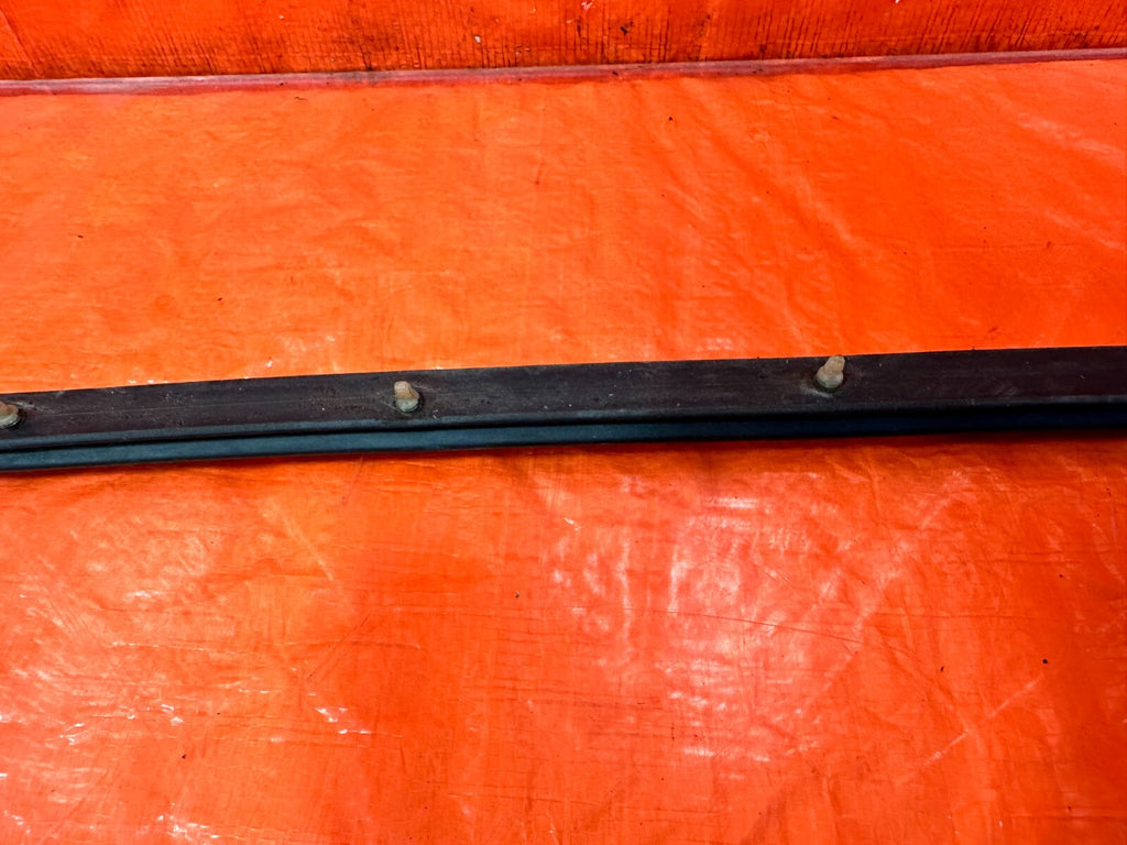 92 96 HONDA PRELUDE   LEFT OR RIGHT   LOWER DOOR SEAL WEATHER STRIP   OEM #2736