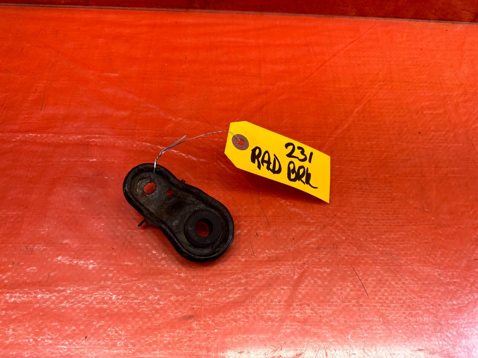 96 00 HONDA CIVIC TOP RADIATOR SUPPORT BRACKET MOUNT HOLDER BUSHING OEM OEM #2310
