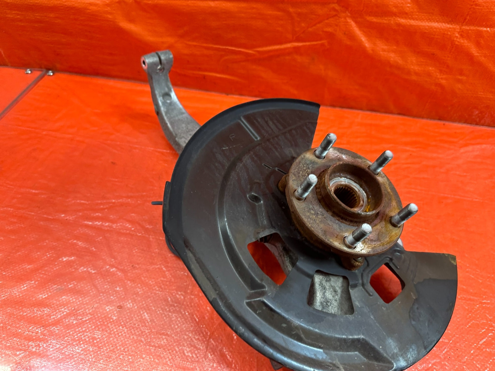 16 20 INFINITI Q50   AWD ONLY PASSENGER RIGHT FRONT SPINDLE KNUCKLE HUB OEM #2158