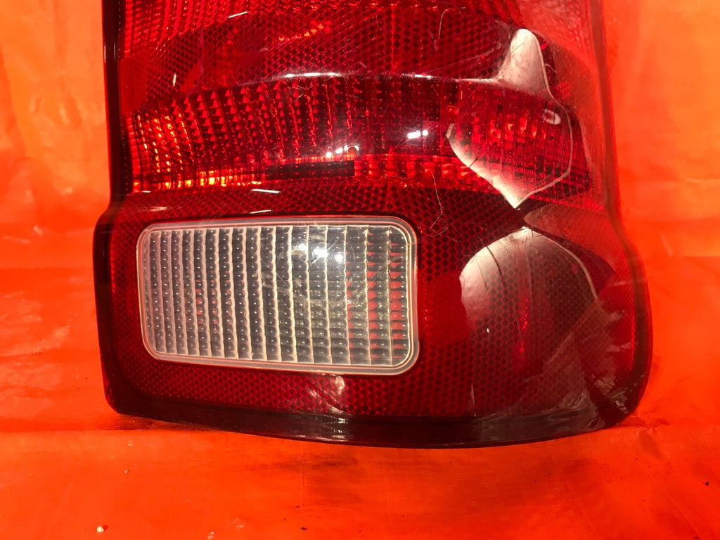 OEM 2001 01 FORD EXPLORER 2 DOOR PASSENGER RIGHT TAIL LIGHT LAMP 1L2X 138504 D1