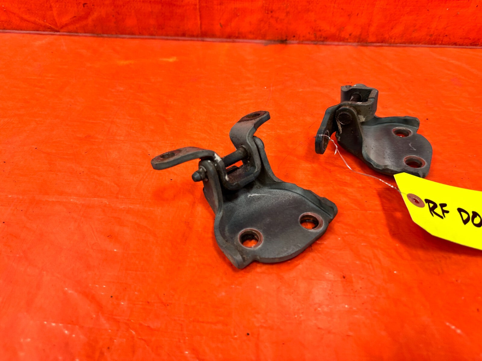 93 97 HONDA DEL SOL   PASSENGER RIGHT FRONT DOOR HINGE SET UPPER LOWER   OEM 2952