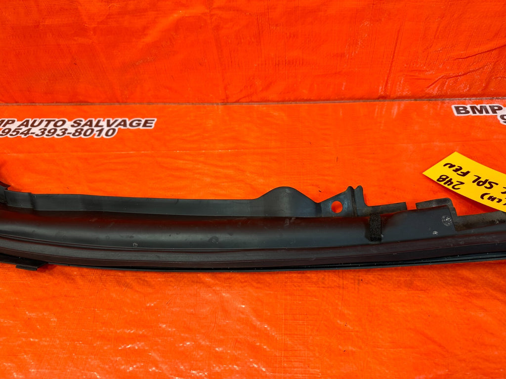 08 15 INFINITI G37 & Q60 COUPE DRIVER LEFT FRONT   FENDER SEAL TRIM GASKET #2483