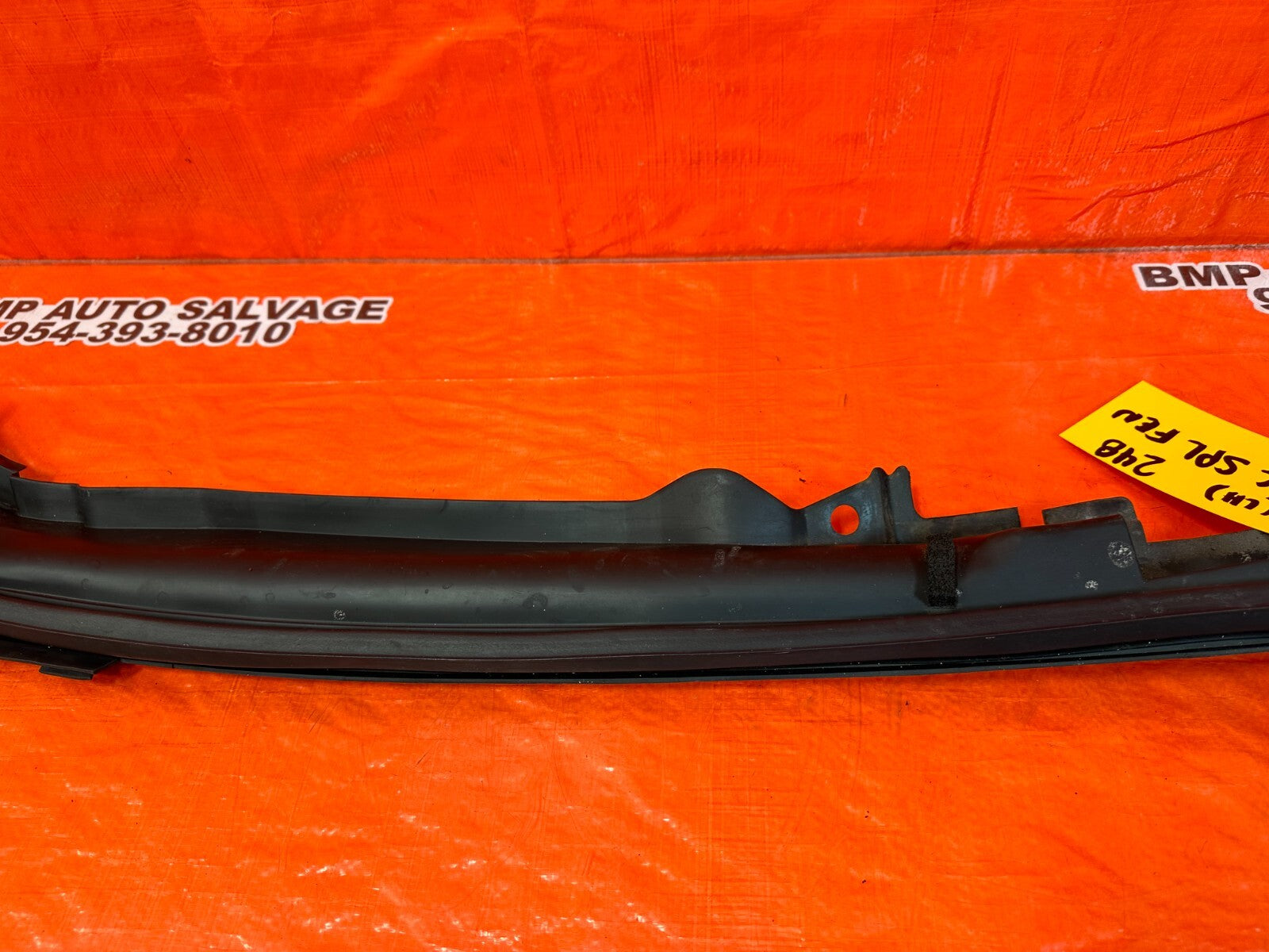 08 15 INFINITI G37 & Q60 COUPE DRIVER LEFT FRONT   FENDER SEAL TRIM GASKET #2483