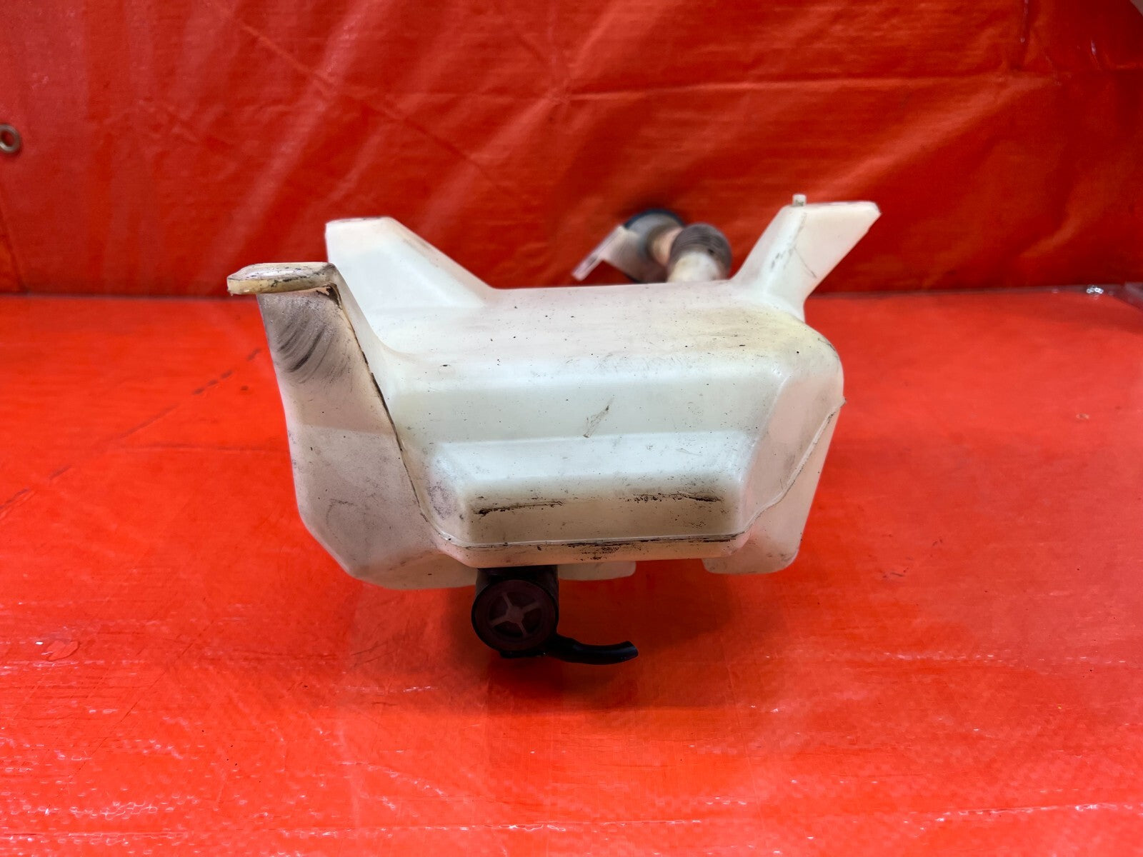 04 08 ACURA TSX   WINDSHIELD WIPER RESERVOIR TANK W/ MOTOR   OEM FACTORY #20913