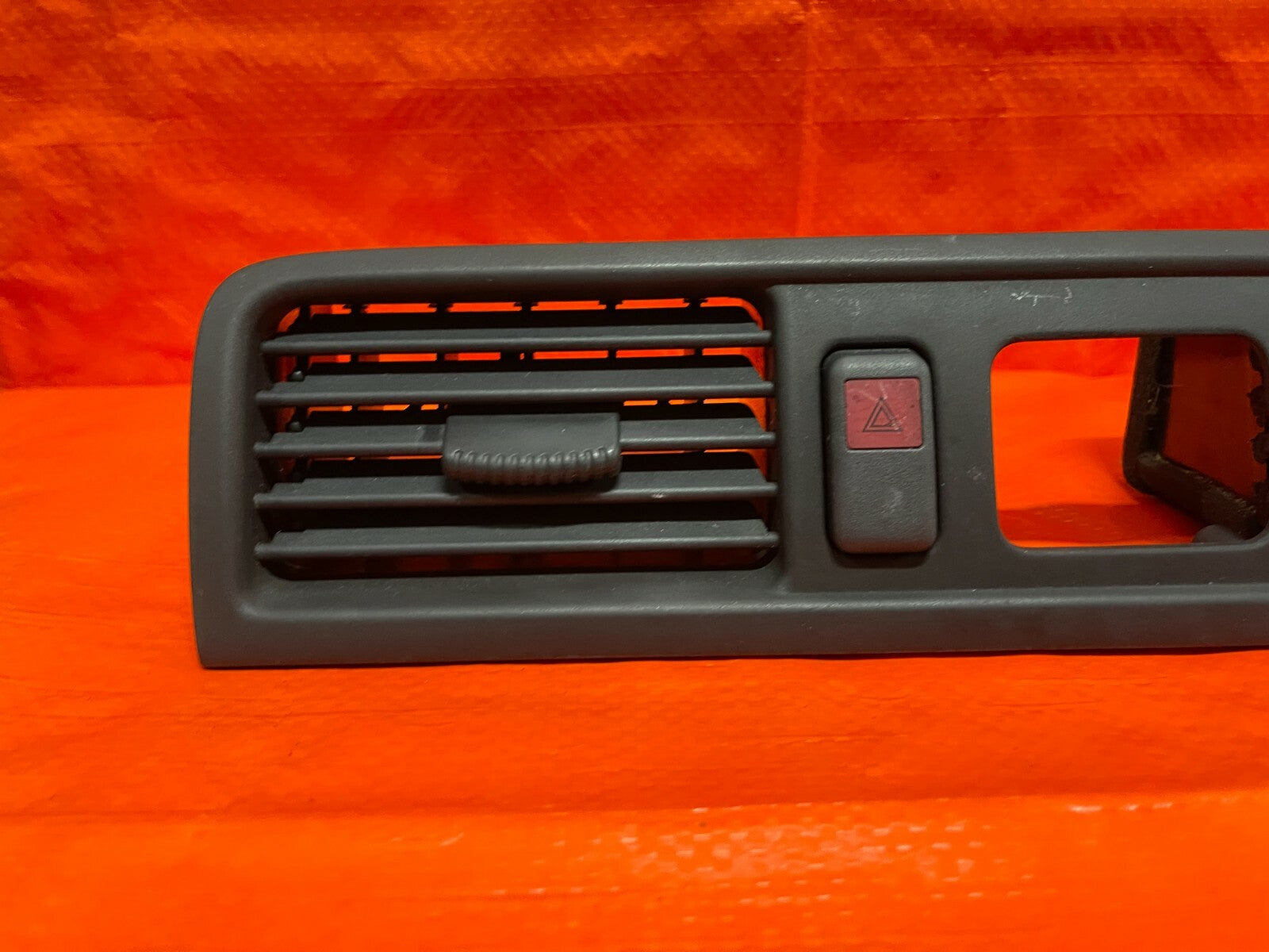97 01 HONDA CR V CRV   INTERIOR CENTER HVAC AC VENT W/ HAZARD SWITCH   OEM OE5