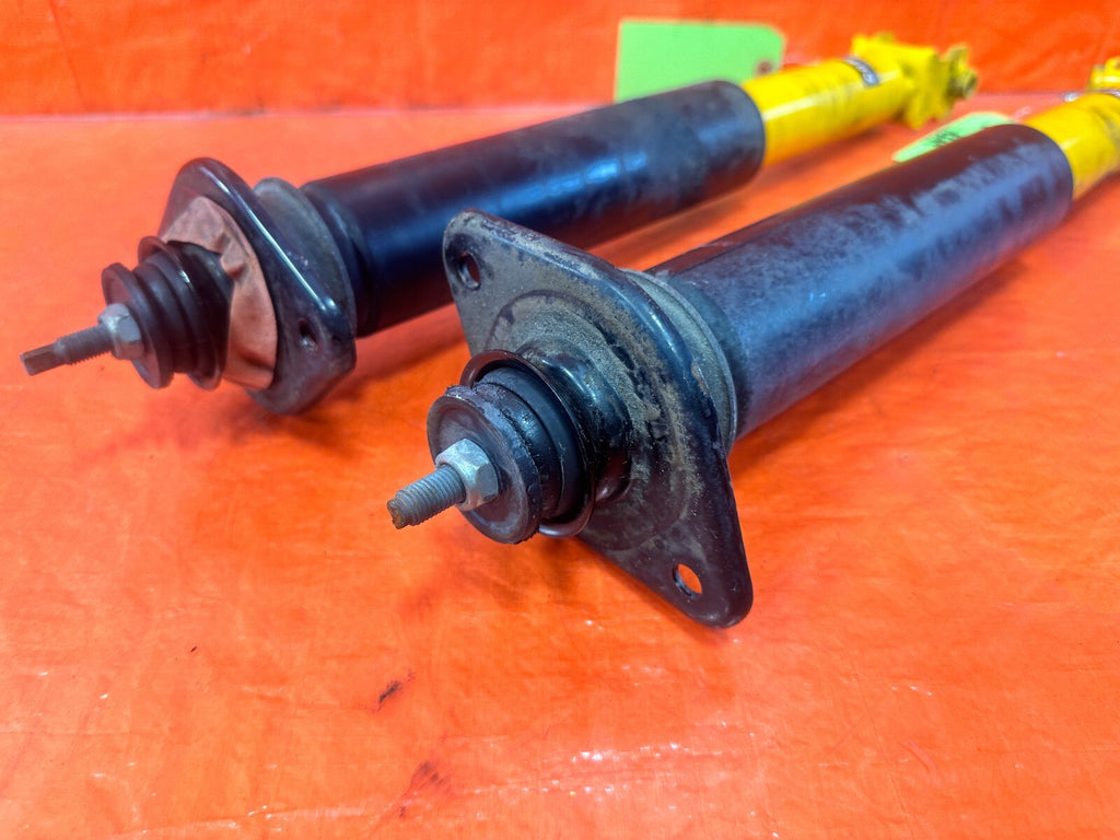 03 07 INFINITI G35 COUPE   W/ BREMBO MODEL   REAR SHOCK ABSORBERS LEFT AND RIGHT5