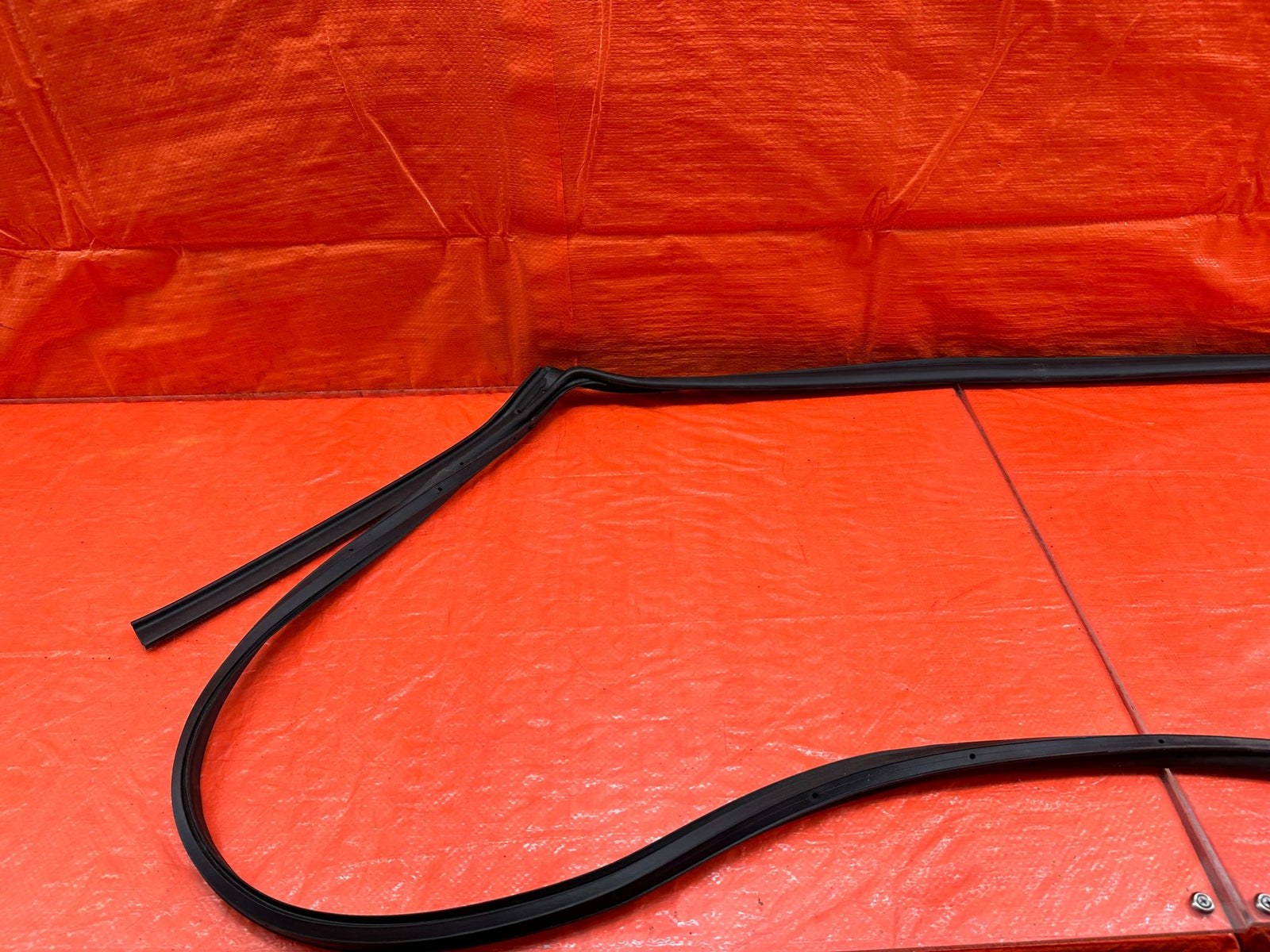 14 20 INFINITI Q50   PASSENGER RIGHT REAR DOOR WEATHER STRIP RUBBER SEAL OEM 2158