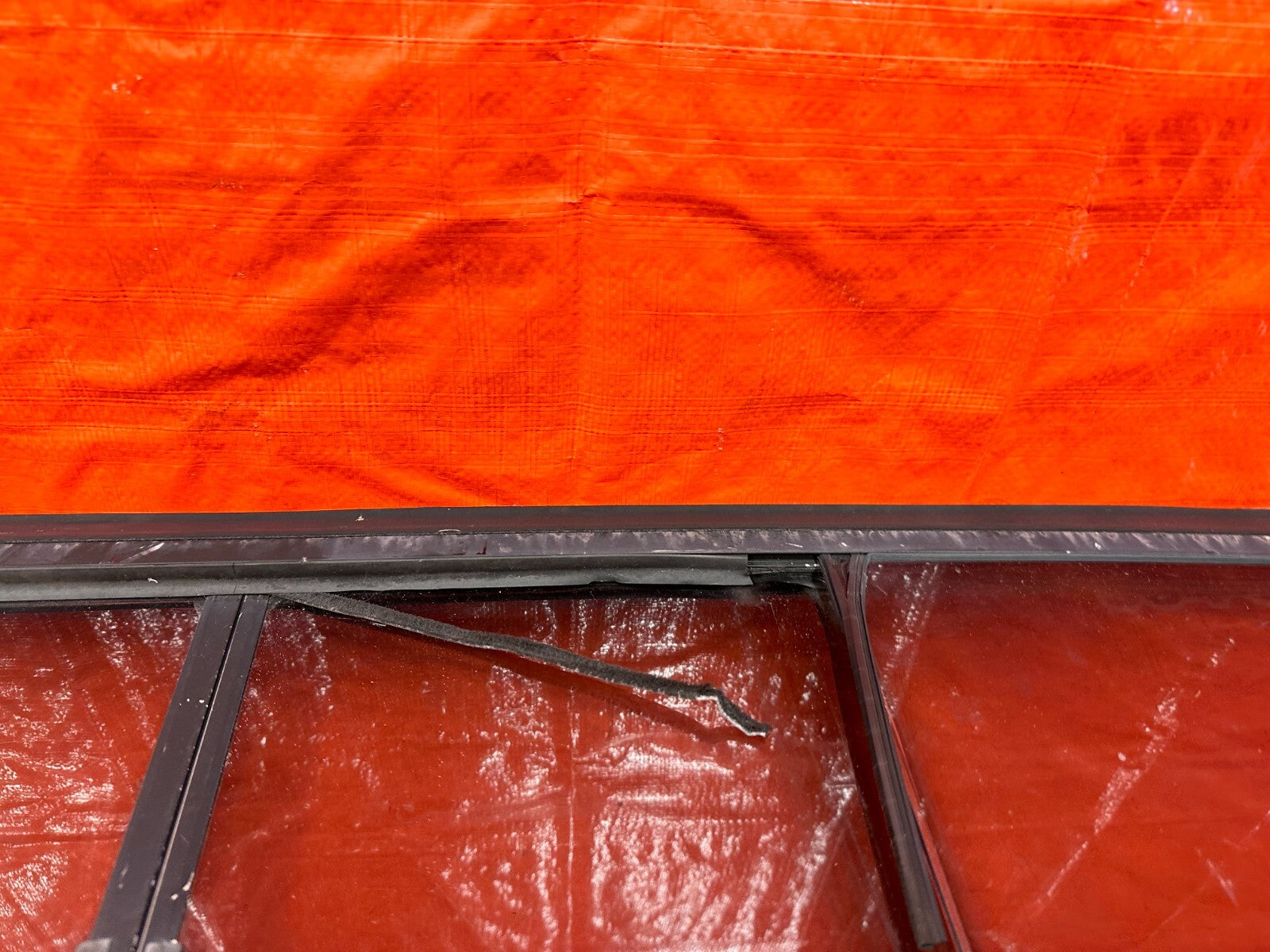 95 00 TOYOTA TACOMA   REAR GLASS WINDOW   HAS SLIDING OPTION   OEM #2498
