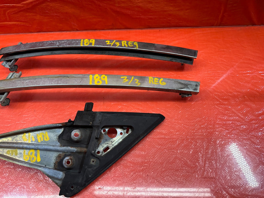90 93 ACURA INTEGRA 2D   DOOR SASH & GUIDE WINDOW CHANNEL BRACKET SET RIGHT #1895