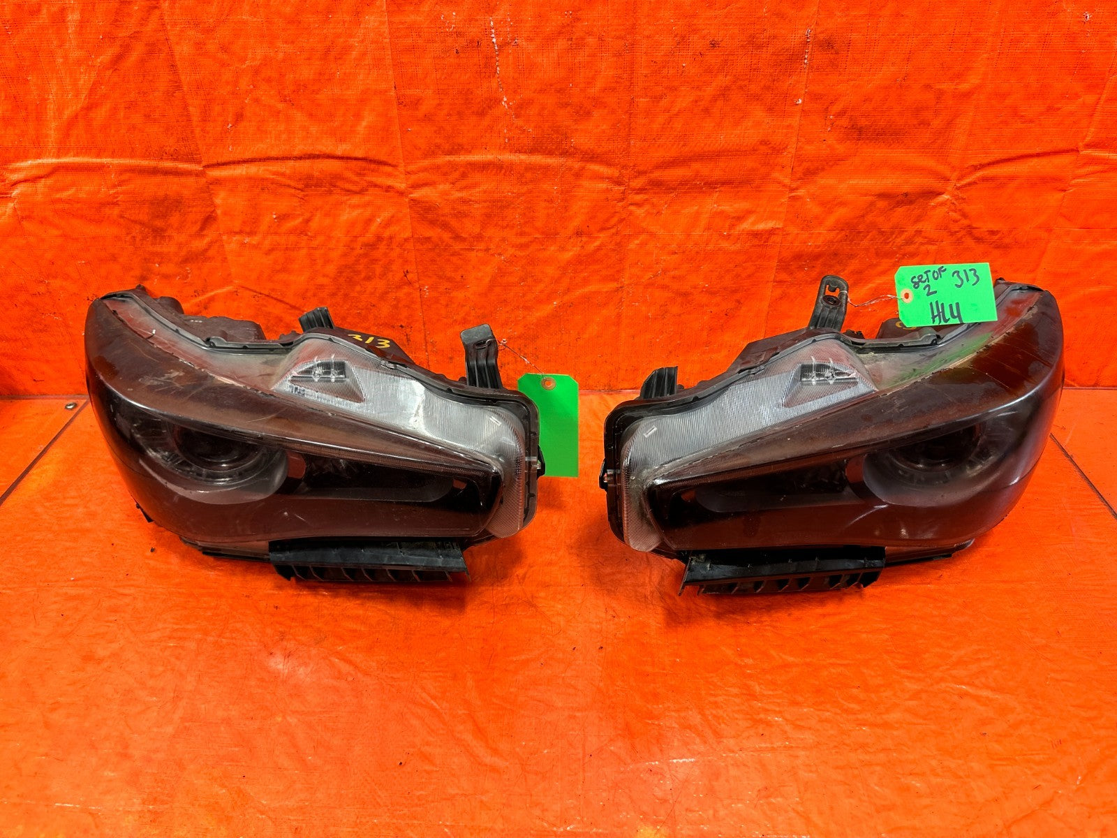 14 17 INFINITI Q50   LEFT AND RIGHT   NON AFS   HEADLIGHTS HEADLAMPS   OEM0