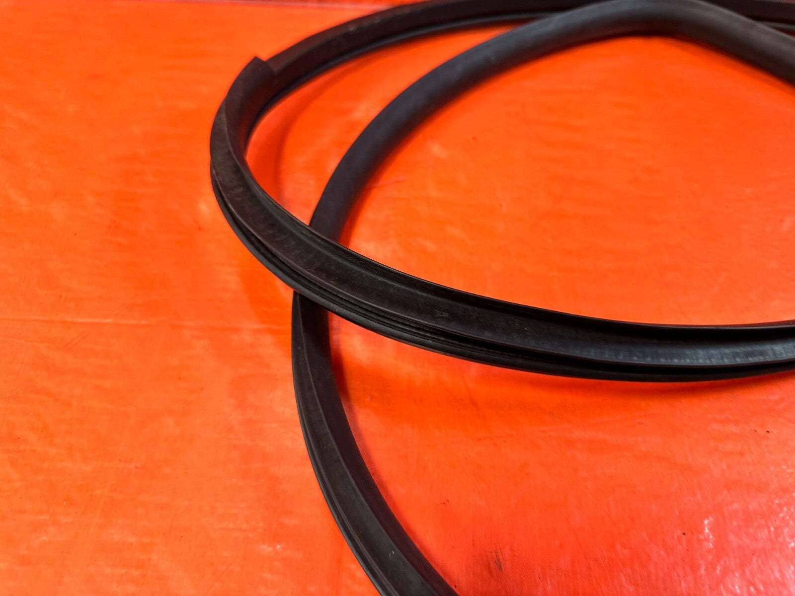 13 16 FRS   RIGHT DOOR TO CHASSIS WEATHER STRIP OPENING OEM #2937