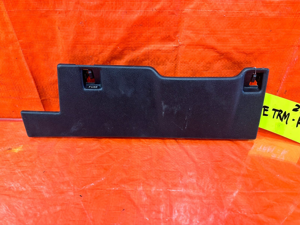 88 91 HONDA CRX DX HF   UNDER STEERING COLUMN KNEE TRIM W/ FUSE BOX DIAGRAM #2774