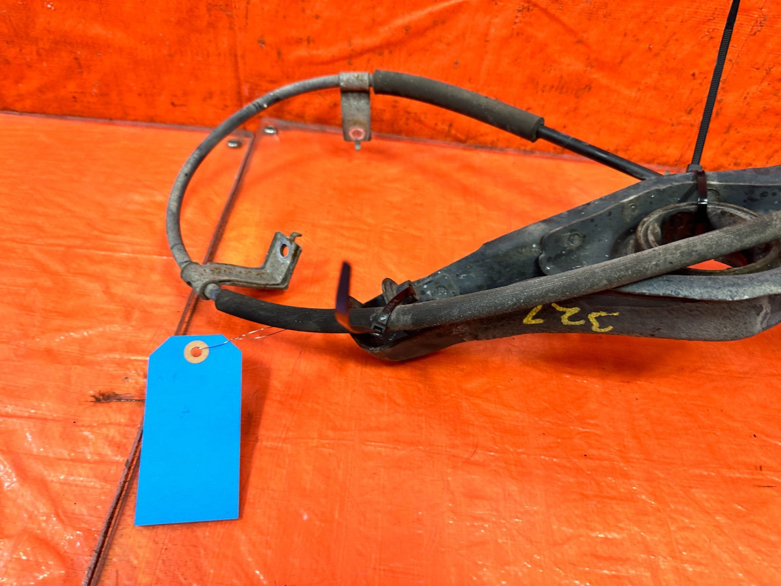 92 95 HONDA CIVIC   PASSENGER RIGHT REAR TRAILING ARM LOWER ARM   OEM 32718