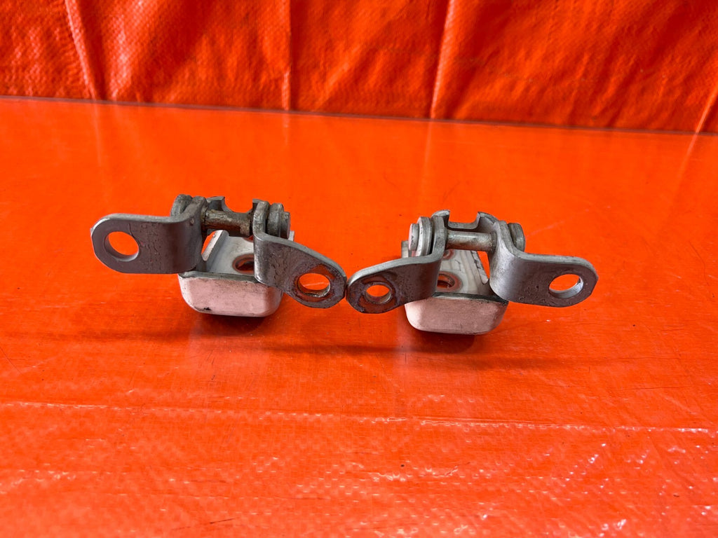 02 06 ACURA RSX   PASSENGER RIGHT FRONT DOOR HINGE SET UPPER LOWER   OEM #1499