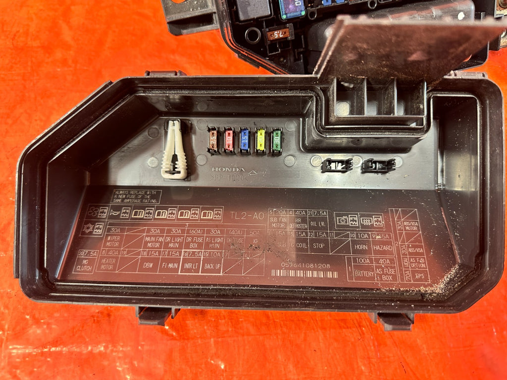 09 14 ACURA TSX   UNDER THE HOOD ENGINE BAY FUSE BOX PANEL   OEM 3216