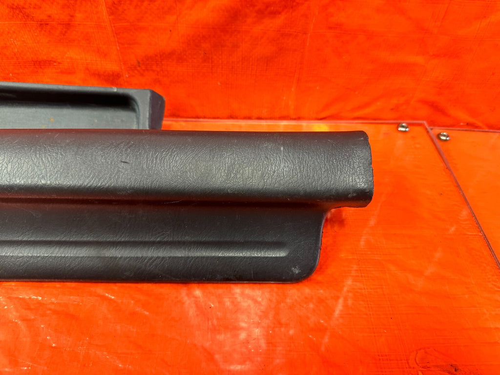 96 00 HONDA CIVIC COUPE   LEFT AND RIGHT FLOOR PILLARS SCUFF PLATES GRAY OEM 27413