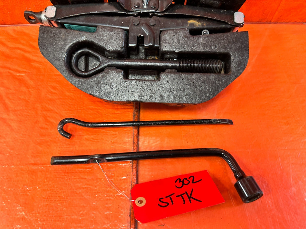13 16 HYUNDAI GENESIS COUPE   SPARE TIRE TOOL KIT W/ SCISSOR JACK & ALL OEM #3022