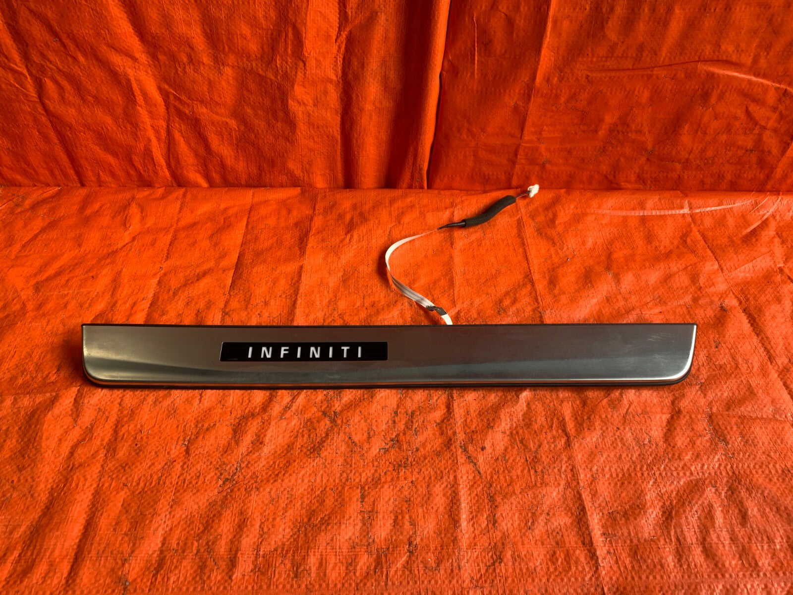 OEM INFINITI Q50 PASSENGER RIGHT FRONT ILLUMINATING ILLUMINATED DOOR SILL PLATE0