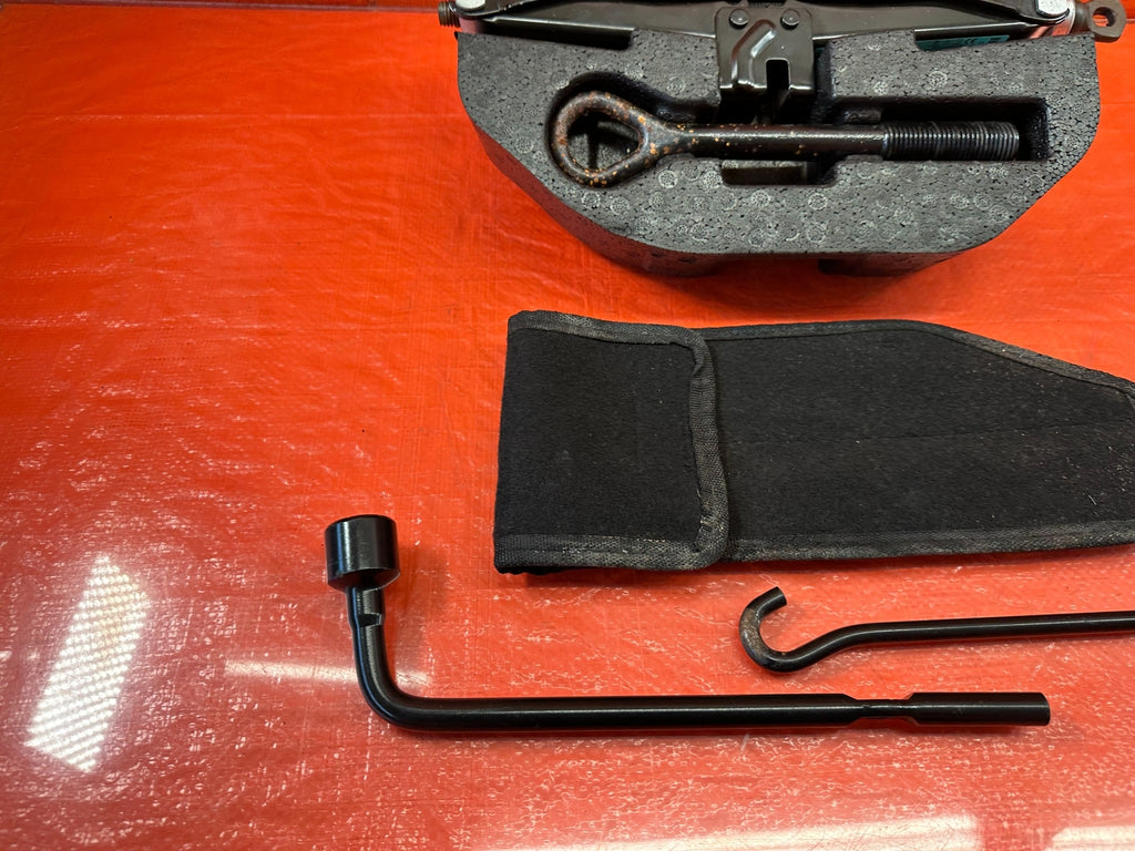 13 16 HYUNDAI GENESIS COUPE   SPARE TIRE TOOL KIT W/ SCISSOR JACK & ALL OEM #2197