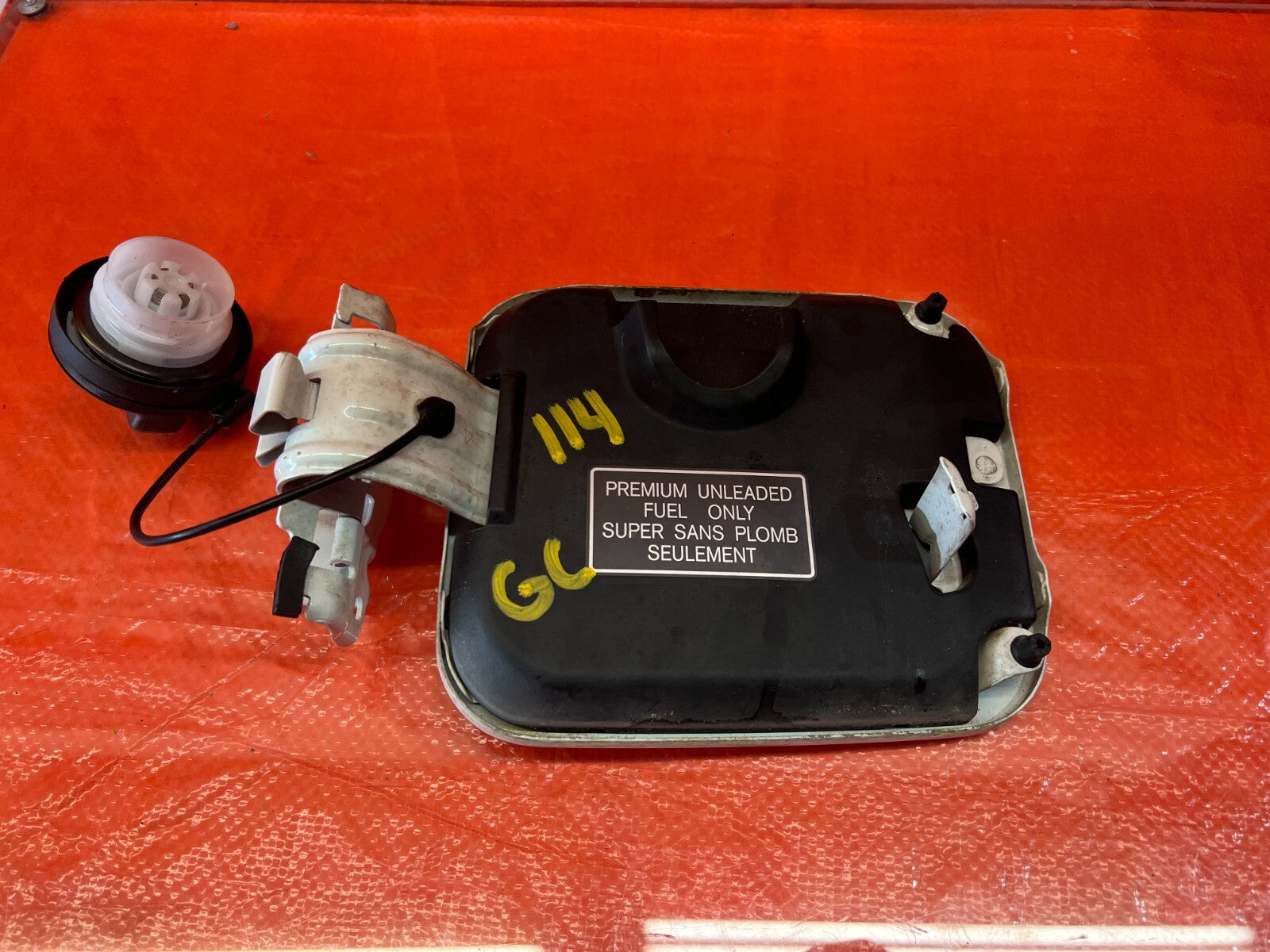 14 20 INFINITI Q50 GASOLINE GAS TANK LID COVER W/ LOCKING TWISTING CAP OEM #1147