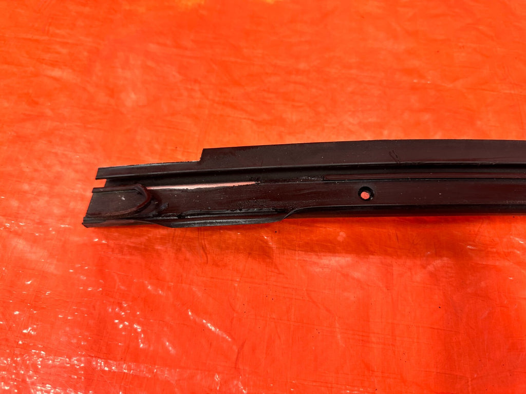 92 96 HONDA PRELUDE   RIGHT DOOR SASH TRIM MOLDING STRIP B PILLAR OEM 27310