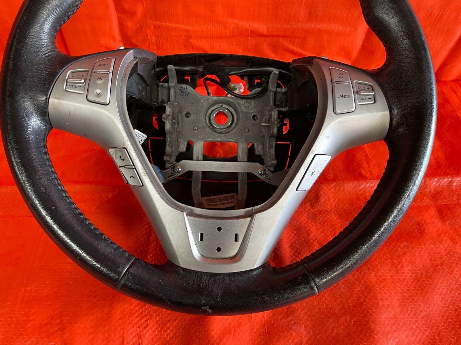 10 12 HYUNDAI GENESIS 2D COUPE   STEERING WHEEL   BLACK LEATHER SILVER FACE OEM2