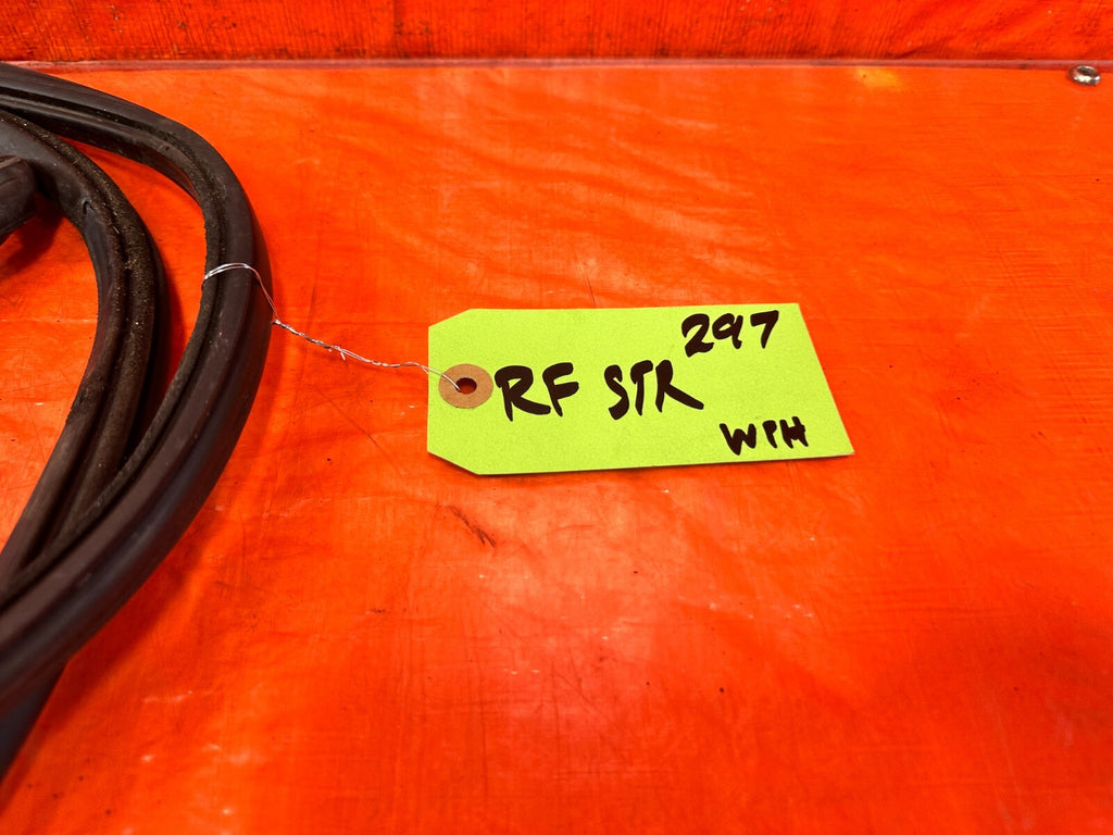 96 00 HONDA CIVIC SEDAN RIGHT FRONT WEATHER STRIP TRIM SEAL GASKET 2971