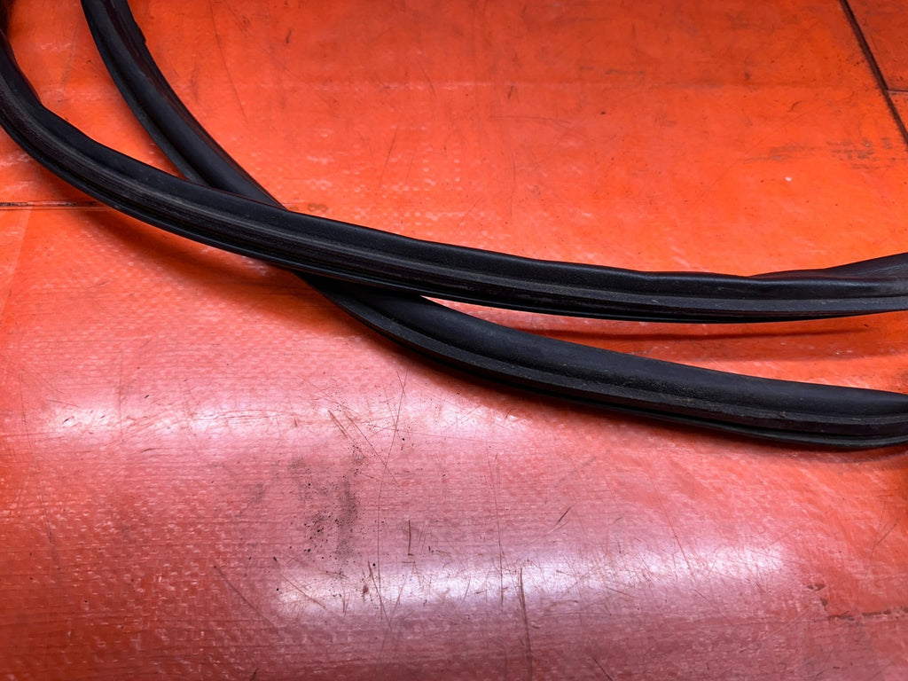 1994-2001 ACURA INTEGRA 2D PASSENGER RIGHT DOOR WEATHERSTRIP SEAL OEM #34911
