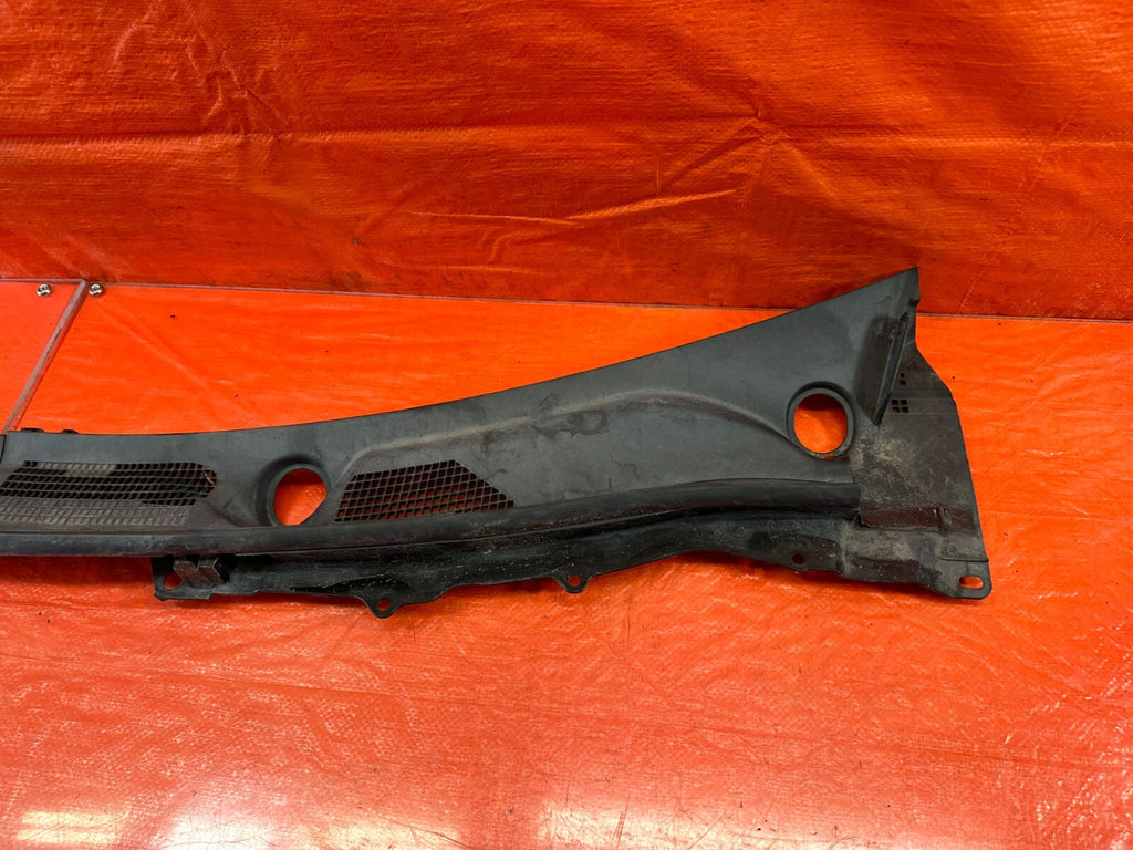 08 15 INFINITI G37 COUPE CONVERTIBLE WINDSHIELD WIPER COWL TRIM PLASTIC OEM 2323