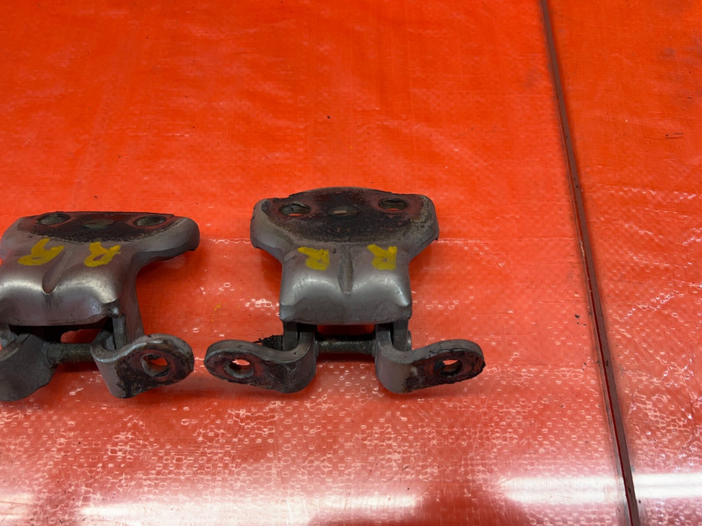90 01 ACURA INTEGRA SEDAN   RIGHT REAR DOOR HINGE SET   UPPER & LOWER   OEM #15910