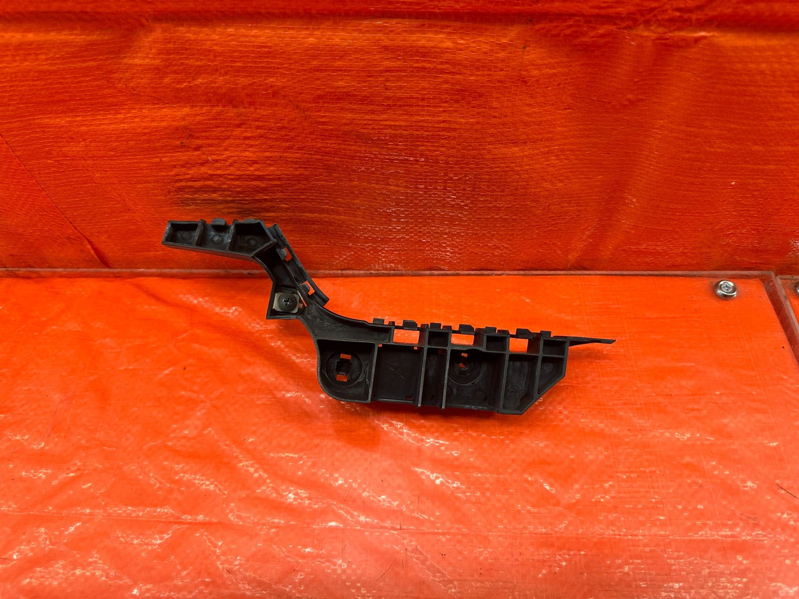 04 08 ACURA TSX   FENDER MOUNTING BRACKET SUPPORT BRACE BUMPER CLIP   LEFT #1960